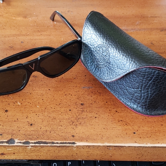 Vuarnet sunglasses in original case - Picture 2 of 3